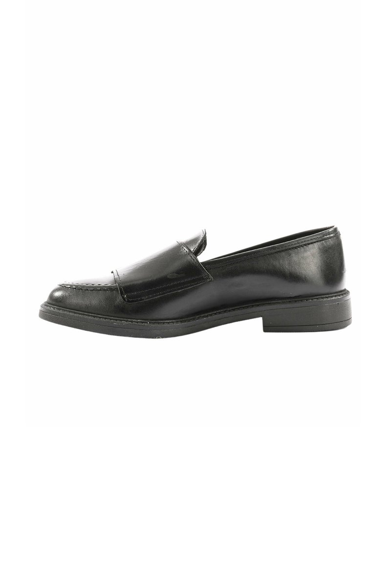 Scarpa nera in pelle senza lacci con punta rotonda, cuciture minime e una texture liscia. Presenta una suola in gomma piatta e bassa per il massimo comfort.