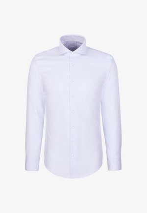 Chemise blanche à manches longues avec col pointu et boutons sur le devant, présentée sur un fond blanc uni.