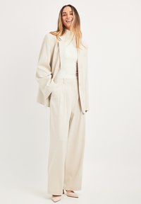 NA-KD Short coat - sand
