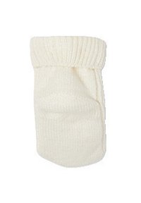 Gefaltete, cremefarbene, gestrickte Wollsocke mit geripptem Bündchen, auf einem weißen Hintergrund präsentiert.