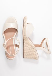 Anna Field Sandálias de cunha - offwhite