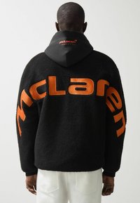 Reiss SNOOP MCLAREN F1 TEAM EMBROIDERED UNISEX - Forro polar - black