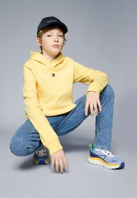 Tommy Hilfiger ESSENTIAL - Hoodie - citronella