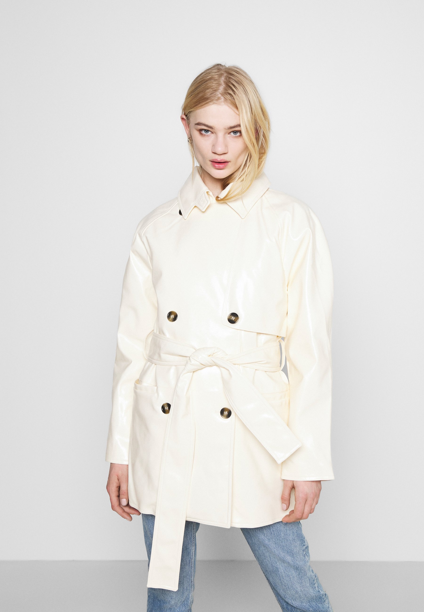 trenchcoat short