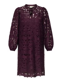 Lila spetsklänning med långa puffärmar, en liten V-ringning, intrikata blommönster och en vågig fåll. Lätt texturerat tyg.
