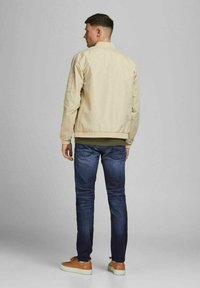 Jack & Jones JJIMIKE JJORIGINAL - Jeans straight leg - Vaqueros rectos - blue denim