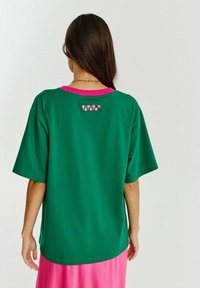 NAOKO Triko s potiskem - green