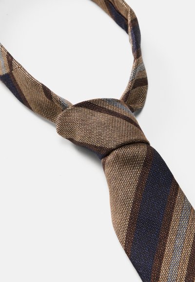 Corbata a rayas con bandas alternas de marrón, azul y beige. Confeccionada en una tela texturizada; presenta un nudo clásico en el cuello.