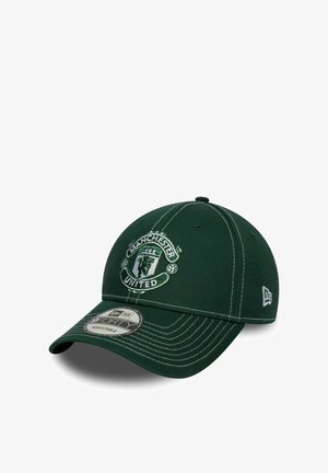Grüne Baseballmütze mit dem Manchester United-Logo, in Weiß gestickt. Strukturiertes Design mit gebogenem Schirm und verstellbarem Riemen.