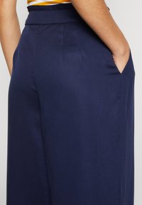 Veste Matelassée NAF NAF Baben Bleu Marine Taille 36 - Neuf Sans étiquettes, Style Court Et Douillet