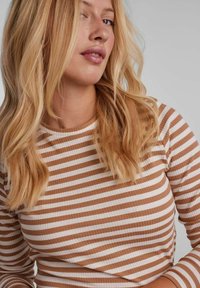 Pieces Langarmshirt - indian tan