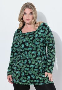 Maglietta a maniche lunghe con sfondo nero e un motivo paisley verde e blu. Scollo quadrato, tessuto leggero e vestibilità rilassata.
