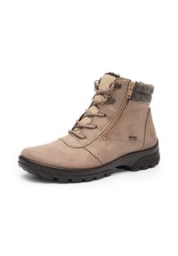 Beige suède enkellaars met gevoerde kraag, zijrits, vetersluiting aan de voorkant, zwart gestructureerde zool en waterdichte Gore-Tex label.