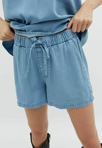 mbyM JUANIS-M - Kratke hlače iz džinsa - light vintage wash
