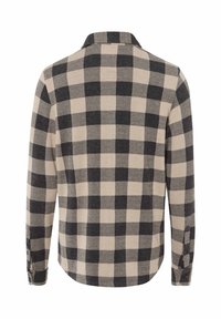 Langærmet flannel skjorte i beige og sort ternet mønster. Har en krave og knapmanchetter. Blød tekstur, afslappet pasform.