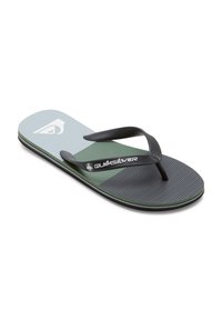 Musta kuminen flip-flop-sandaali, jossa on kuvioitu vihreä ja harmaa raidoitettu pohja. Varressa on Quiksilver-logo.