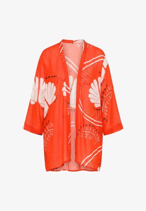 Lyse orange kimono med åben front med hvide abstrakte blad- og prikmønstre, trekvartærmer og letvægtsstof.