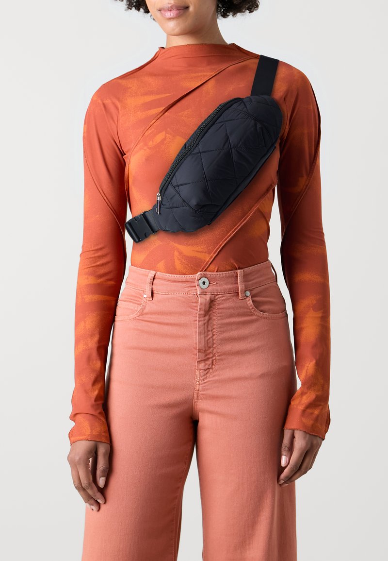 ONLY ONLDAPHNE QUILTED BUMBAG  - Torbica za okoli pasu - black