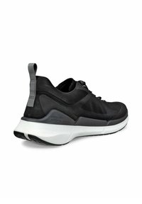 Schwarzer Sneaker mit strukturierter Oberseite, kontrastierenden grauen Akzenten und einer weißen Sohle. Verfügt über eine Schlaufe an der Ferse und eine Schnürung für einen sicheren Sitz.