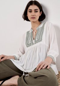 Thumbnail Image 4