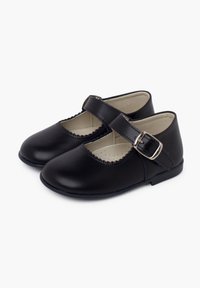 Schwarze Leder-Mary-Jane-Schuhe mit abgerundetem Zehenbereich, gewelltem Rand und einem verstellbaren Riemen mit einermetallischen Schnalle. Flache Sohle und gepolstertes Innere.