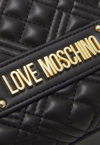 Love Moschino Handväska - black