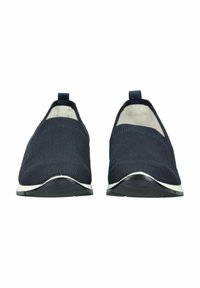 Scarpe slip-on blu navy con un morbido rivestimento in tessuto testurizzato, dettagli elastici e una suola bianca a contrasto. Il design presenta una punta arrotondata.