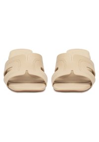 Jenny Pantoletai - beige