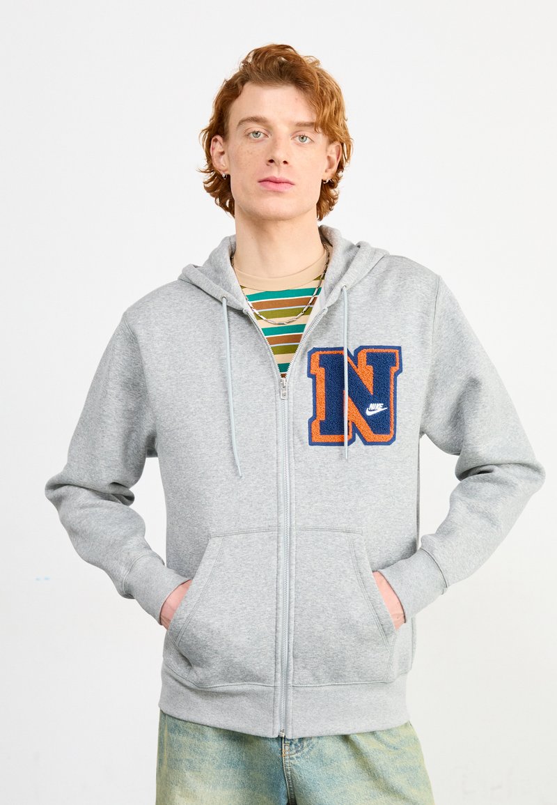 Nike Sportswear CLUB Zipup sweatshirt dark grey heather/light