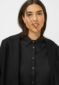 BRAX STYLE VIC - Button-down blouse - black