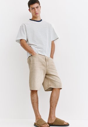 PULL&BEAR, FLAT SANDALS - Papuče - brown