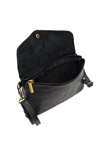 Sac en cuir noir avec un extérieur texturé, doté d'un compartiment zippé et d'un intérieur en daim, sécurisé par un fermoir à pression doré.