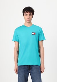 Tommy Jeans - SLIM ESSENTIAL FLAG TEE - T-shirts print - hawaiian turquoise Miniaturebillede 1