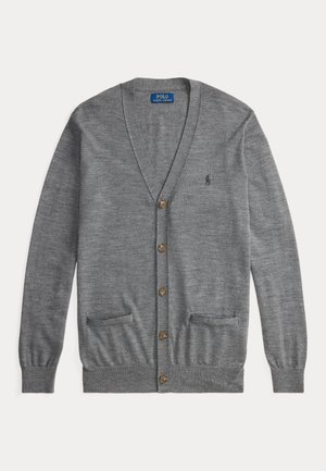 Gilet gris à col en V avec sept boutons en bois sur le devant. Comprend deux poches avant et un petit logo sur la poitrine gauche.