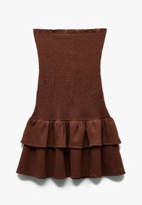 Brun stramajerklædning uden stropper med smocket liv og tiered ruffles nederste kant, lagt fladt på en hvid baggrund.