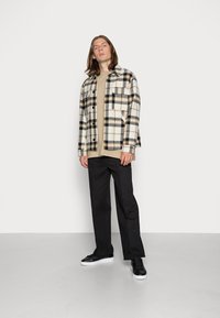 Weekday ROSS WIDE TROUSERS - Chinos - black