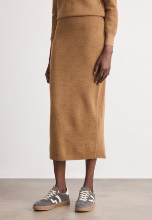 MONOGRAM SKIRT - Falda de tubo - whiskey brown