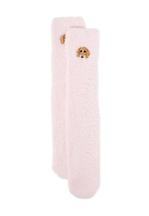 Rosa kuschelige Socken aus weichem Stoff, mit einem bestickten braunen Hundegesicht am Bündchen. Abgerundete Form ohne Muster oder zusätzliche Akzente.