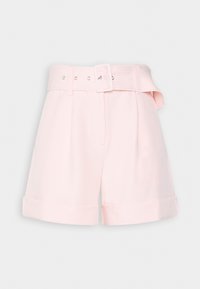 Pantalones cortos ajustados de cintura alta en un suave rosa claro, con dobladillos acampanados y un cinturón de tela a juego que presenta una hebilla rectangular.