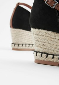 Next FOREVER COMFORTÂ® CLOSED TOE WEDGES - Lodičky na klínu - black
