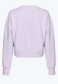 Lyhyt, pitkähihainen collegepaita vaaleanlaventelinsävyssä, pehmeästä kankaasta valmistettu, jossa on resorireunukset hihoissa ja helmassa, yksinkertaisella pyöreällä kaula-aukolla.