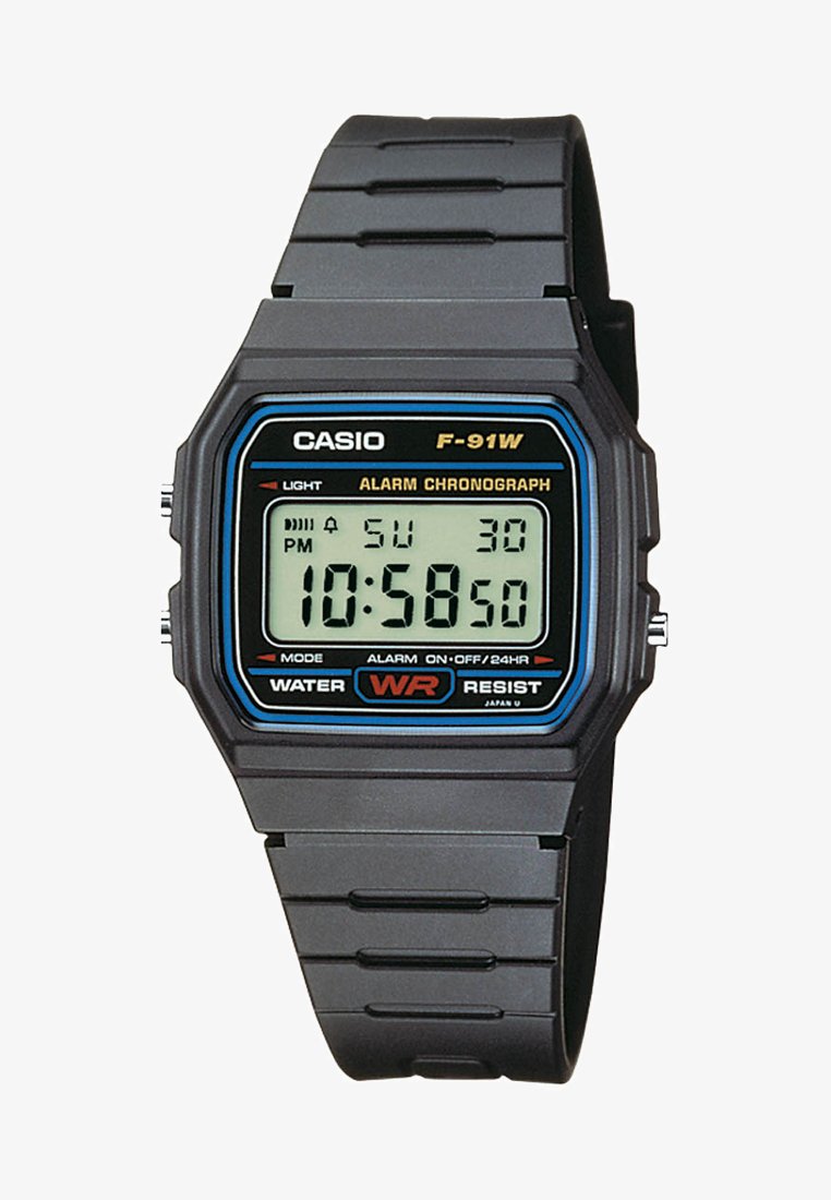 Relógio de pulso digital com uma bracelete de plástico preto e um mostrador retangular. Apresenta um display digital, acentos em azul e vermelho, e é resistente à água.