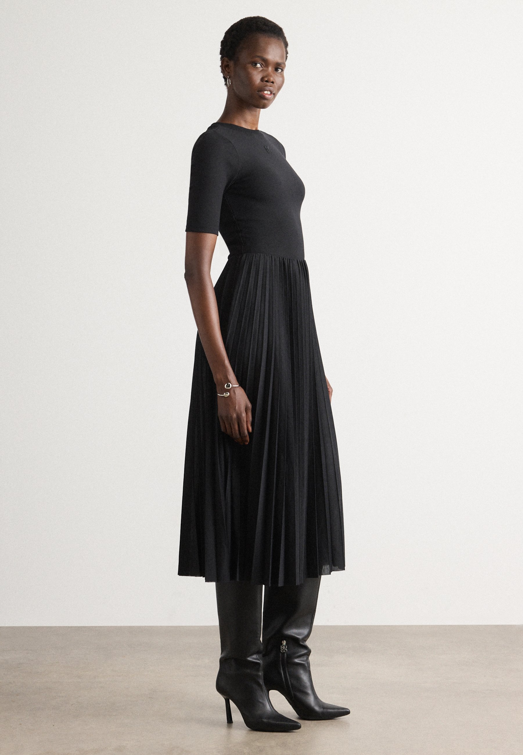 evangeline midi dress Toccin Women's Evangeline Strong Shoulder Ruched Midi Dress / Size