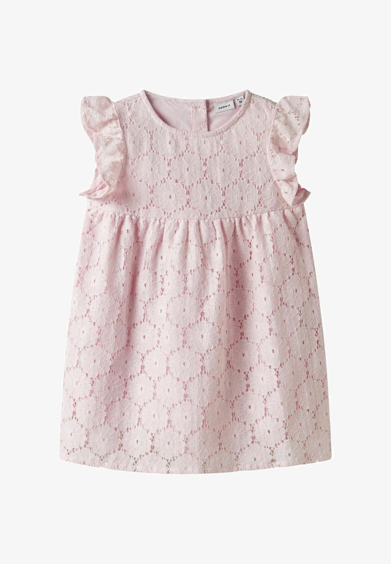 Helles rosa Kleid aus Spitzenstoff, mit floralen Mustern, einem runden Ausschnitt und Rüschensäumen. Ausgestellter Rock mit gerafften Details.