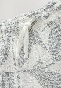 Thumbnail Image 2
