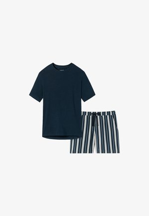 T-shirt en coton bleu marine à manches courtes, associé à un short rayé bleu marine et blanc, avec une taille élastique et un cordon de serrage.