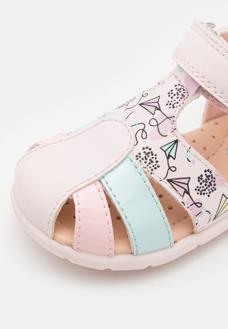 Chaussures Premier Pas Fille Geox Elthan Girl - Toile Et Effet Cuir - Semelle Respirante, Scratch - Confort Et Maintien