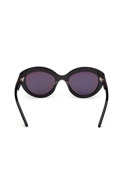 Svarta solglasögon med överdimensionerade, ovala linser, med en blank plastbåge, mörklila linser och metallgångjärnsdetaljer.