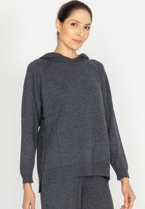 Ciemnoszara, długosleeve bluza z kapturem wykonana z miękkiego materiału. Posiada kaptur, boczne rozcięcia oraz ściągacze na rękawach i u dołu. Prosty design bez wzorów.