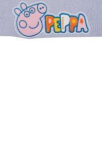 Helle lila Stoffmütze mit einem Cartoon-Schweinsgesicht und buntem "PEPPA"-Schriftzug sowie dekorativen Akzenten. Glatte Textur, gestickte Details.